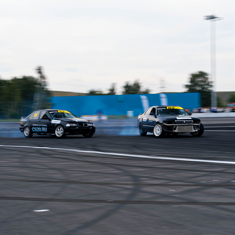 Константин Смирнов обычно представлял команду CS20 Racing Team на желтом Nissan Laurel, но на предыдущем этапе на ниссане сломалась турбина. Поэтому ему пришлось пересесть на запасной BMW, на котором обычно он проводит обучение в школе дрифта.